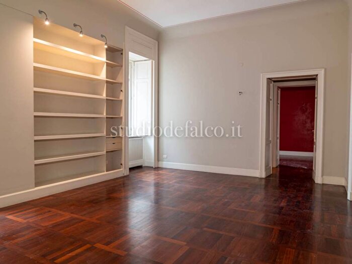 Appartamento con 6 locali in affitto in Via Giuseppe Fiorelli, Chiaia, Napoli