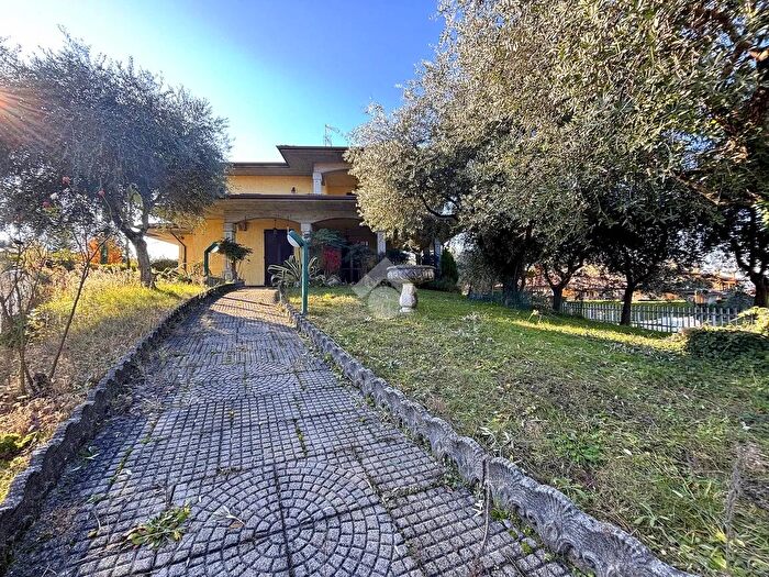 Casa con 6 locali in vendita in Via Luigi Cadorna, Passirano