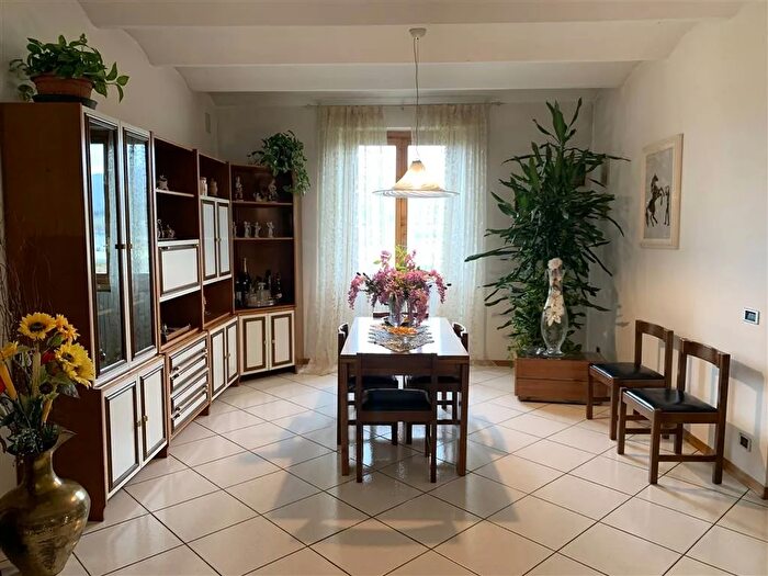 Casa con 12 locali in vendita in Figline E Incisa Valdarno, Figline e Incisa Valdarno