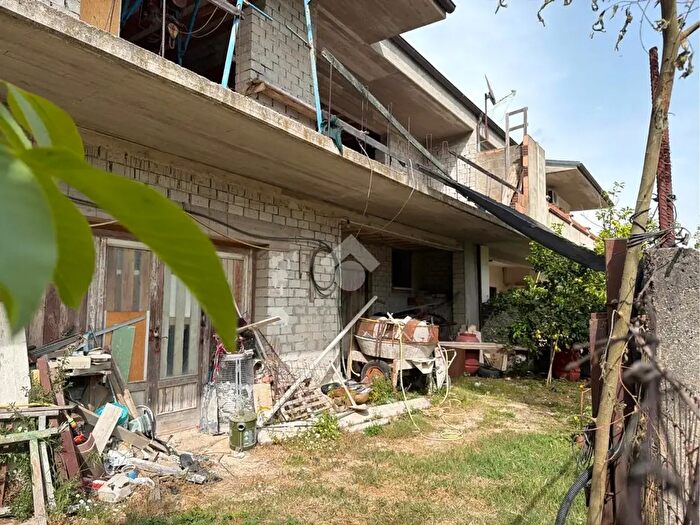 Casa quadrilocale in vendita in Via Boschetto, Pozzilli