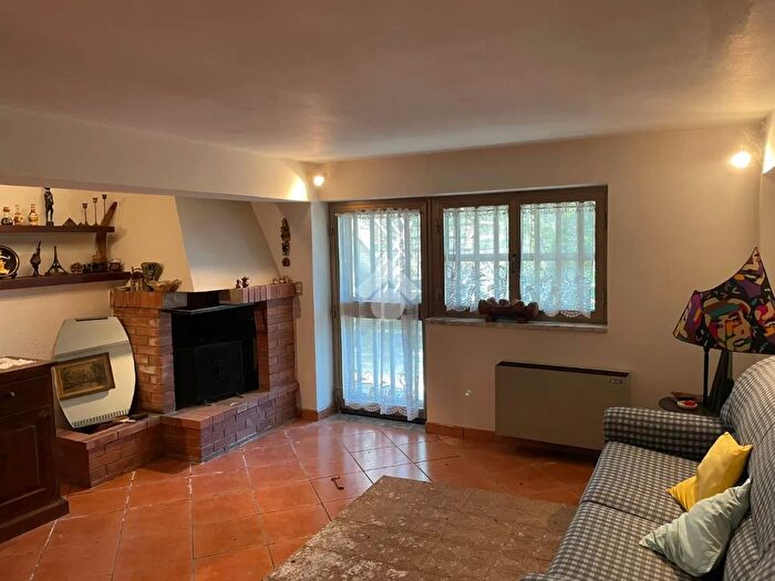 Casa quadrilocale in vendita in Via Garibaldi, Piedimonte San Germano