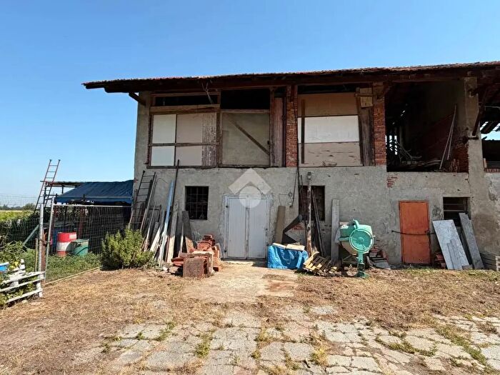 Casa quadrilocale in vendita in Str per Cascina Canepa, Pessano Con Bornago