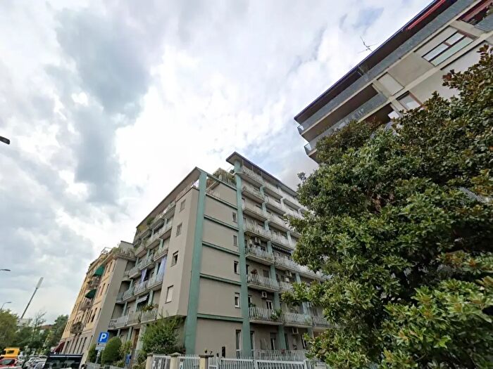 Appartamento trilocale in affitto in Via Taormina, Milano