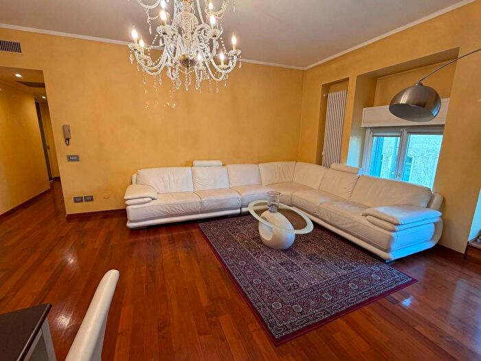 Appartamento trilocale in affitto in Piazza Risorgimento, Indipendenza, Milano