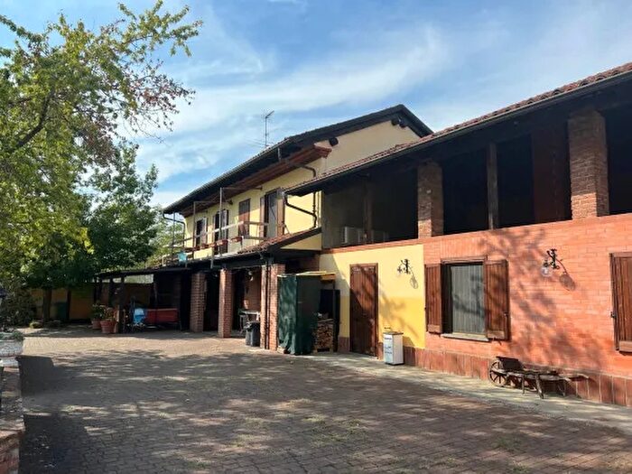 Casa con 6 locali in vendita in Alessandria