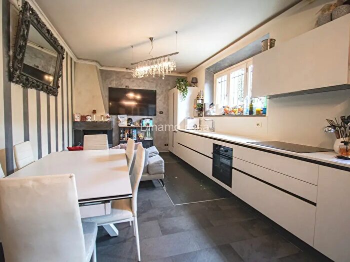 Appartamento quadrilocale in vendita in Via Beethoven, Prato