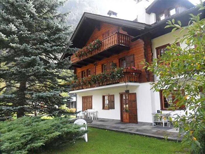 Appartamento quadrilocale in affitto in Via Monte Rosa, Macugnaga