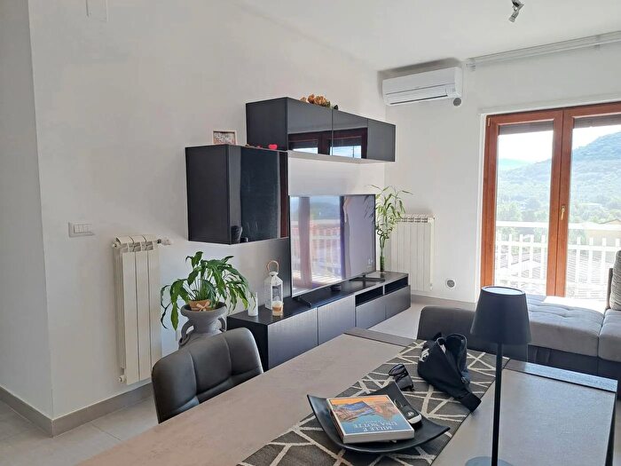 Appartamento trilocale in vendita in Via Piternis, Cervaro