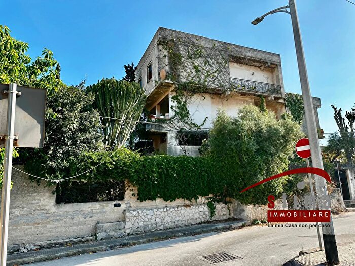 Casa con 6 locali in vendita in Via Ovidio, Siracusa