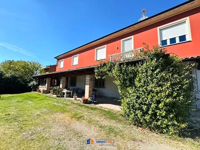 Casa con 5 locali in vendita in Via San Grato, Castagnole Delle Lanze