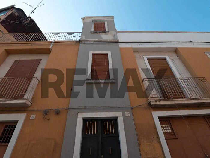 Casa con 8 locali in vendita in Lentini