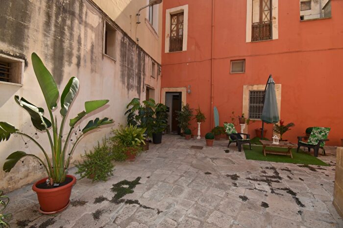 Appartamento con 5 locali in vendita in Via Alessandro Pino, Monteroni Di Lecce