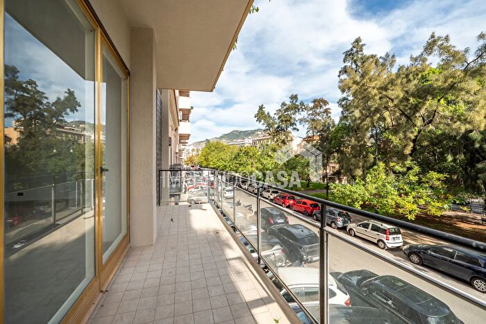 Appartamento con 9 locali in affitto in Via Marchese Ugo, Palermo