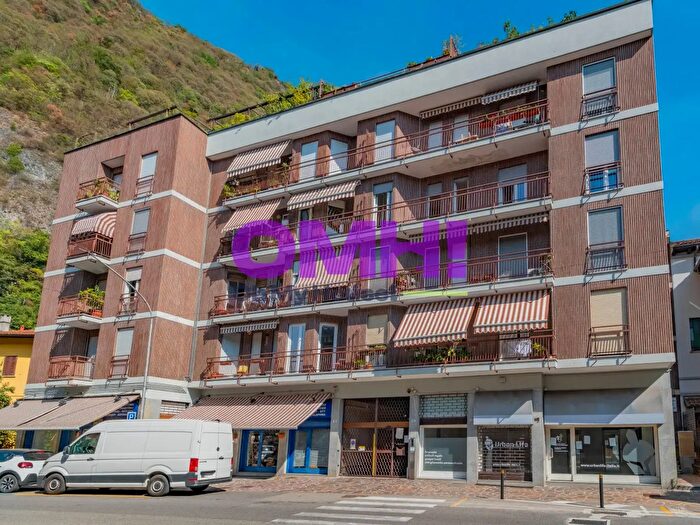Appartamento quadrilocale in vendita in Via Ceretti, Laveno Mombello