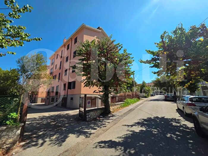 Appartamento quadrilocale in vendita in Via Clitunno, Foligno