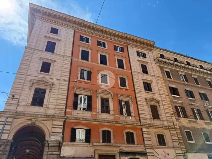 Appartamento trilocale in vendita in Via Napoleone III, Roma