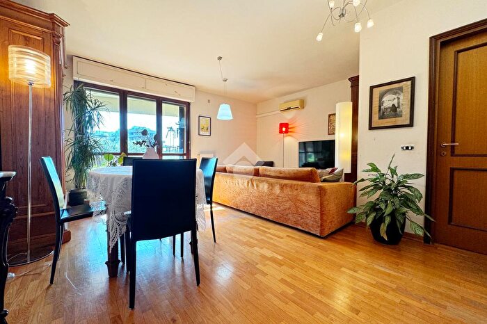 Appartamento quadrilocale in vendita in Viale Alcide De Gasperi, Prato