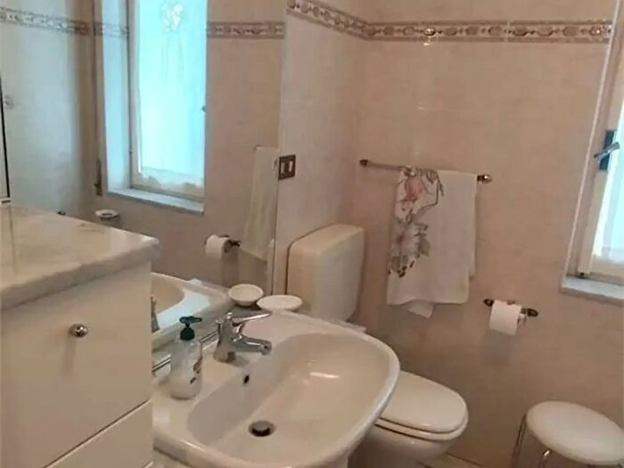 Appartamento bilocale in vendita in Piazza Assereto, Loano