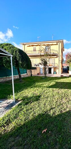 Casa con 6 locali in vendita in Castelnuovo Magra