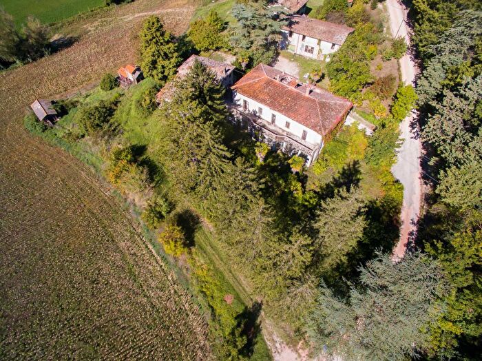 Casa con 10 locali in vendita in Via Paradiso, SantAngelo In Vado