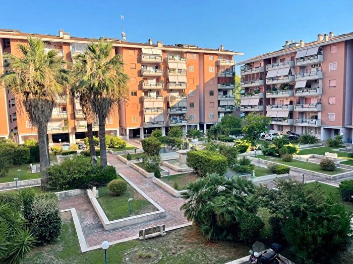 Appartamento trilocale in affitto in Via Amsterdam, Torrino, Roma