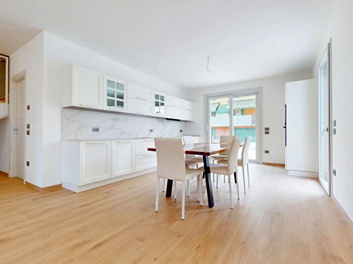Casa con 6 locali in vendita in Via Enrico Fermi, Carmignano Di Brenta