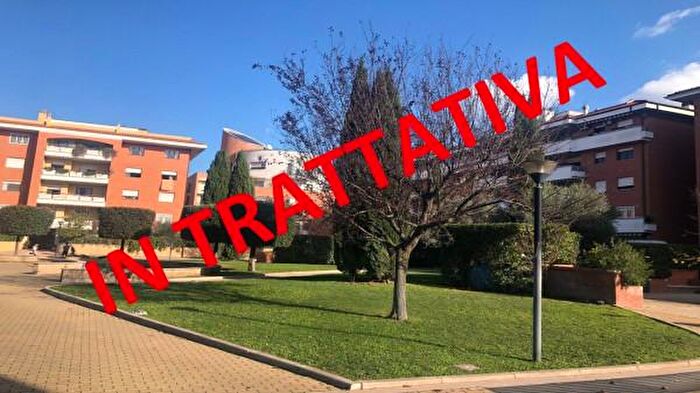 Appartamento trilocale in vendita in Via Biagio Petrocelli, Roma