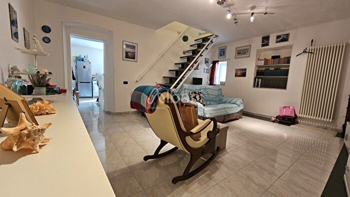 Appartamento con 5 locali in vendita in Arcola