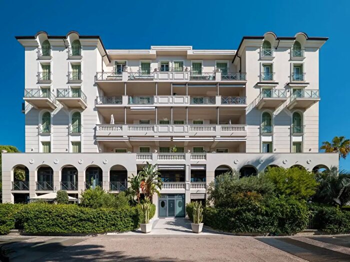 Appartamento quadrilocale in vendita in Via Ludovico Winter, Bordighera