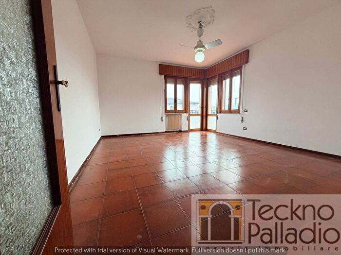 Casa con 6 locali in affitto in Centro, Torri di Quartesolo