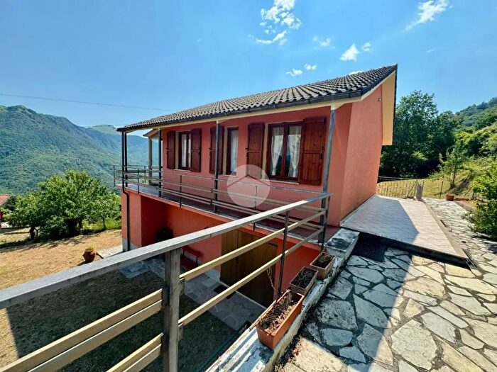 Casa con 6 locali in vendita in Varese Frazione Comuneglia N c Piano T, Varese Ligure