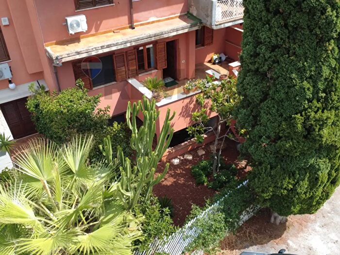 Appartamento con 8 locali in vendita in Via Miseno, Palermo