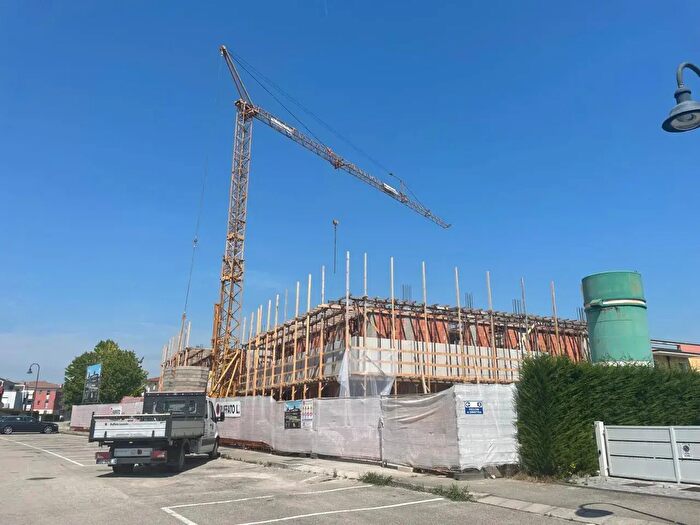 Appartamento con 5 locali in vendita in Piazza della Repubblica, Camisano Vicentino