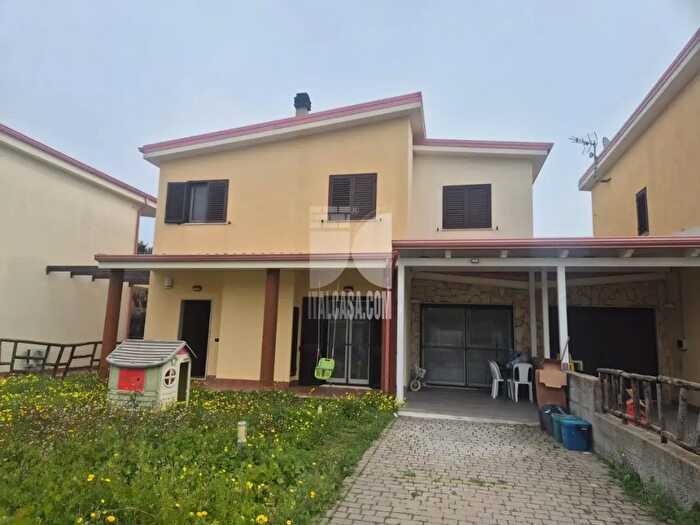 Casa quadrilocale in vendita in Via dei Tigli, Crotone