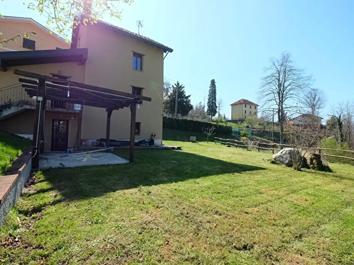 Casa con 10 locali in vendita in Tiglieto