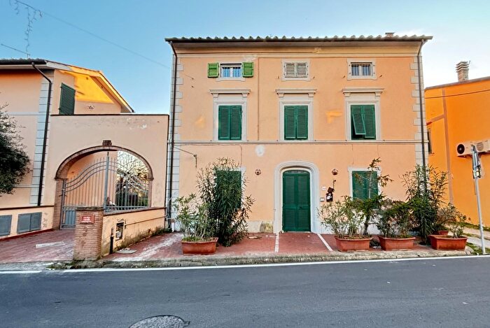 Casa con 12 locali in vendita in G Toniolo, San Giuliano Terme