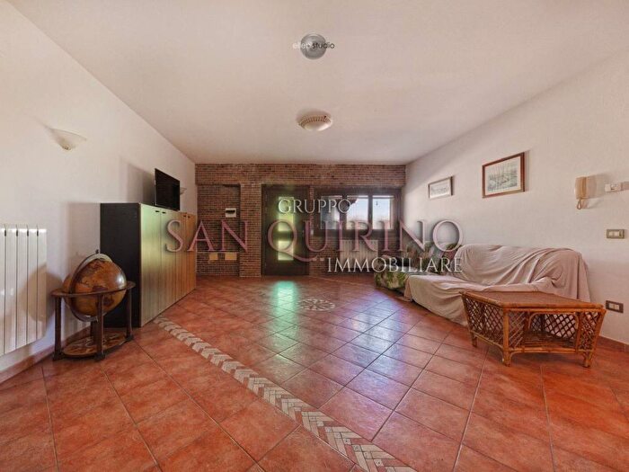 Appartamento con 5 locali in affitto in Via Volta, Centro, Mirandola