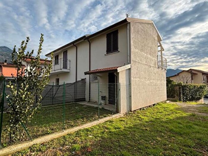 Casa trilocale in vendita in Via Villaggio Castagnara, Massa