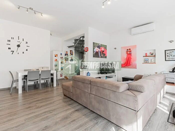 Appartamento trilocale in vendita in Via Trieste, Stezzano