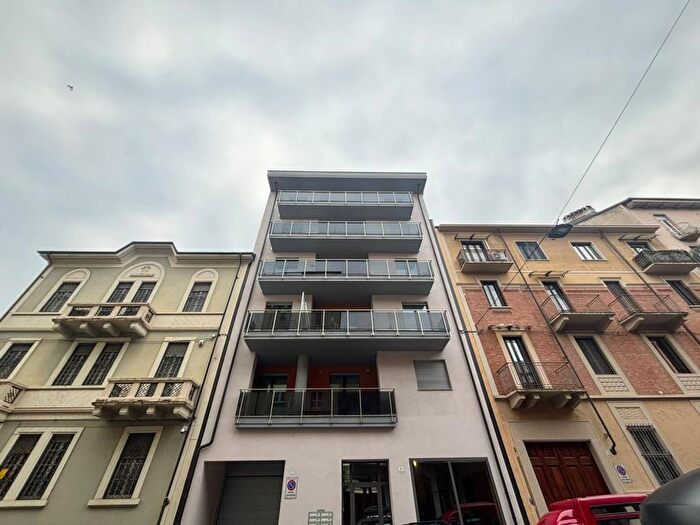 Appartamento trilocale in affitto in Via Bianzè, Campidoglio, Torino