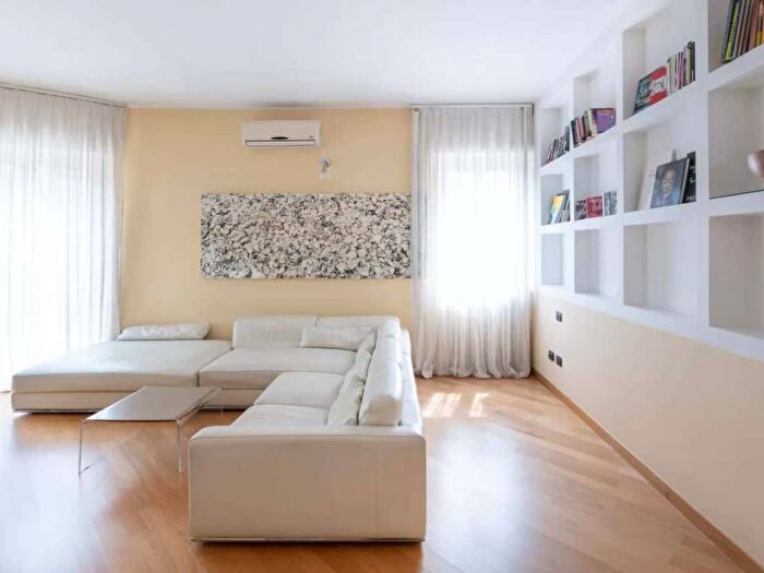 Appartamento trilocale in affitto in Via dei Grimani, Washington, Milano