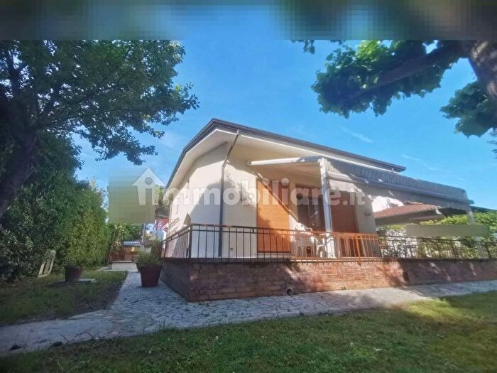 Casa quadrilocale in vendita in Via Ammiraglio Morin a, Forte Dei Marmi