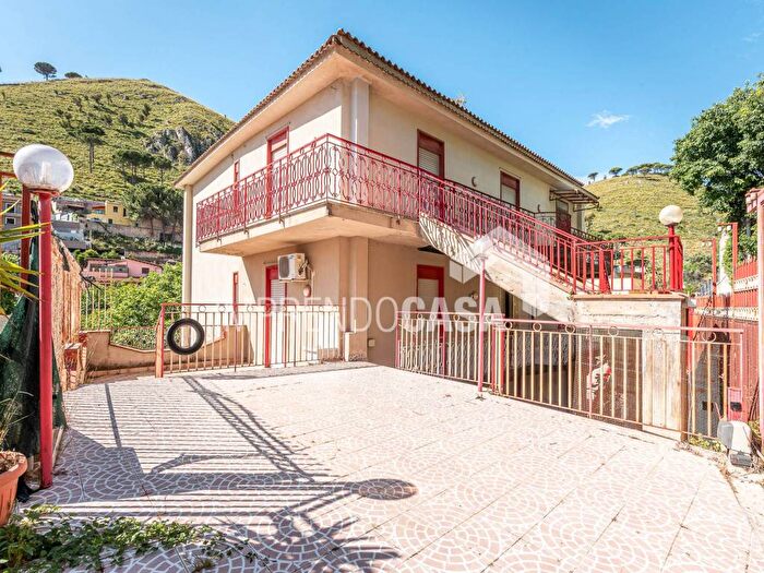 Appartamento quadrilocale in vendita in Strada Provinciale di San Martino, Monreale