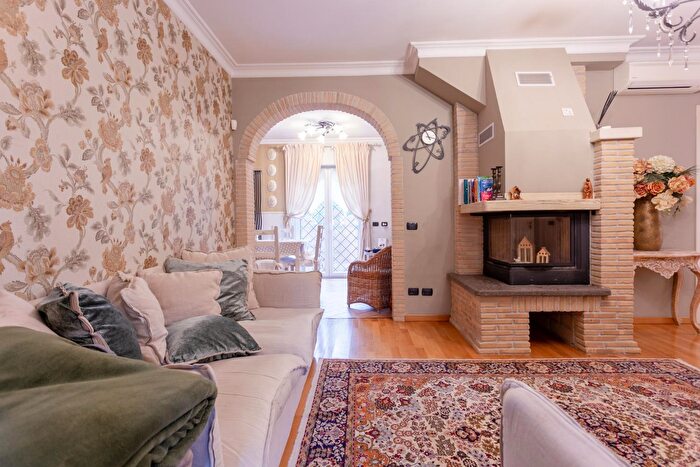 Appartamento quadrilocale in vendita in Via Antonio Zanoni, Roma