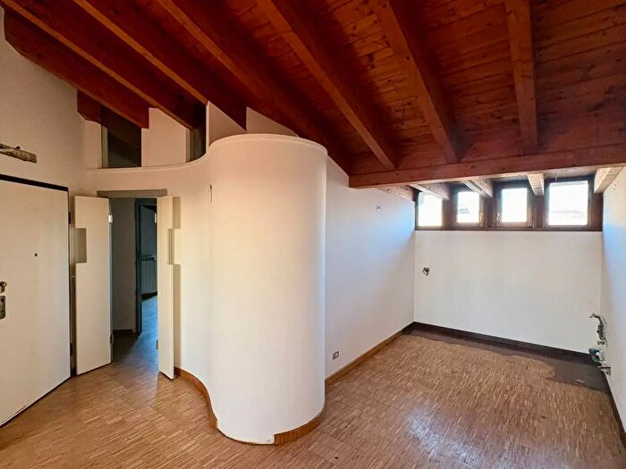 Appartamento trilocale in vendita in Via San Bernardino Bergamo, Bergamo