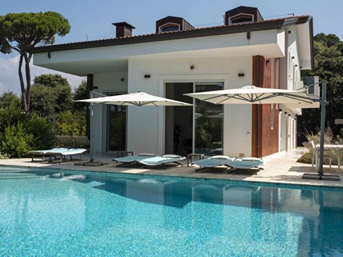 Casa con 6 locali in affitto in via cortona, Pietrasanta