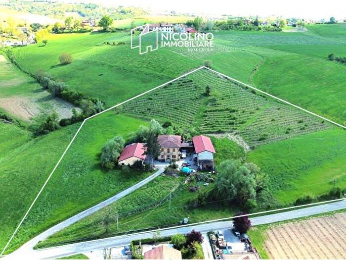 Casa con 6 locali in vendita in Borgata Biarella, Dogliani