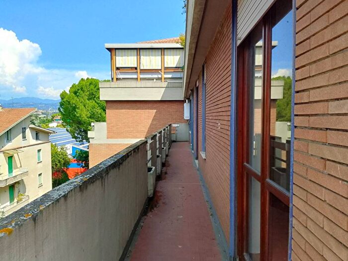Appartamento quadrilocale in affitto in Viale Cesare Battisti, Centro, Terni