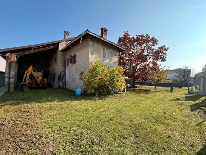 Casa con 8 locali in vendita in Vigevano