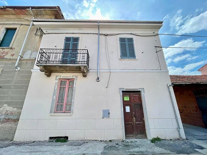 Casa con 6 locali in vendita in Corso Acqui, Alessandria